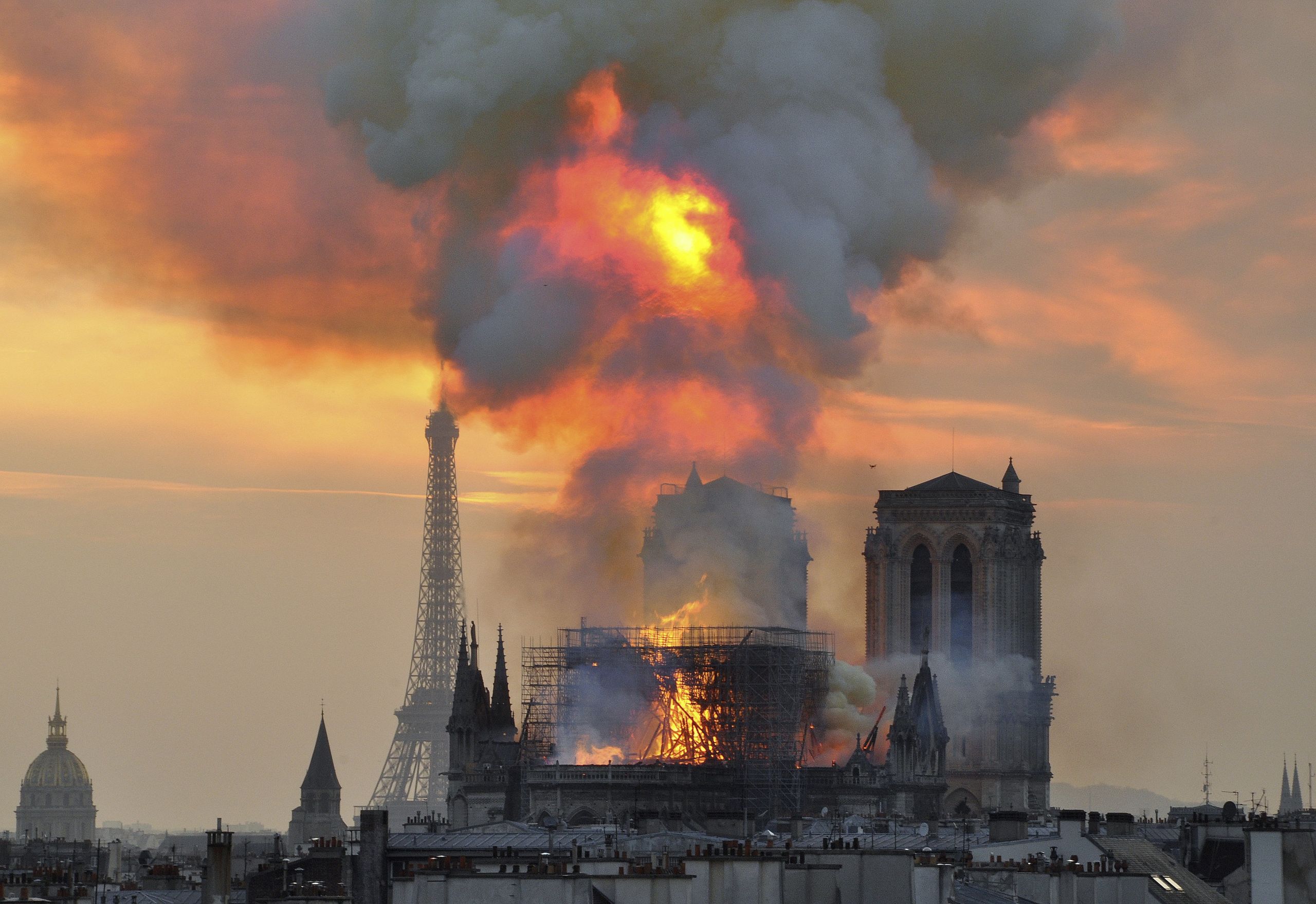 Një vit nga zjarri, katedralja Notre Dame në Paris vazhdon të mbetet e mbyllur