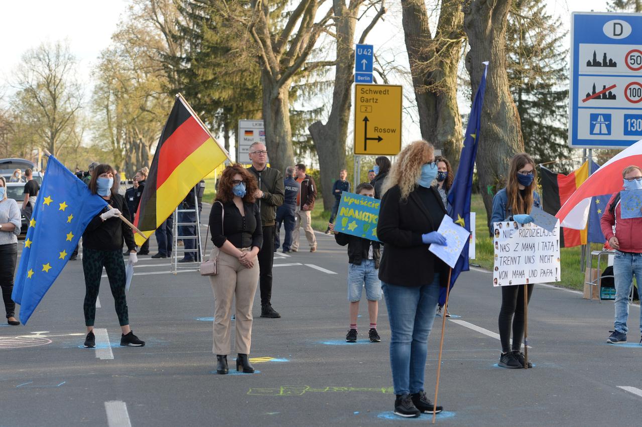 Protesta masive  kundër karantinimit në kufirin gjermano-polak