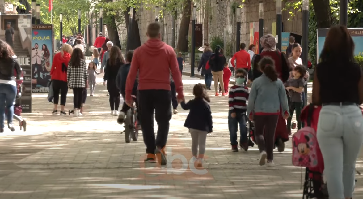 E diela e fëmijëve, Tirana gumëzhin nga zërat e vogëlushëve