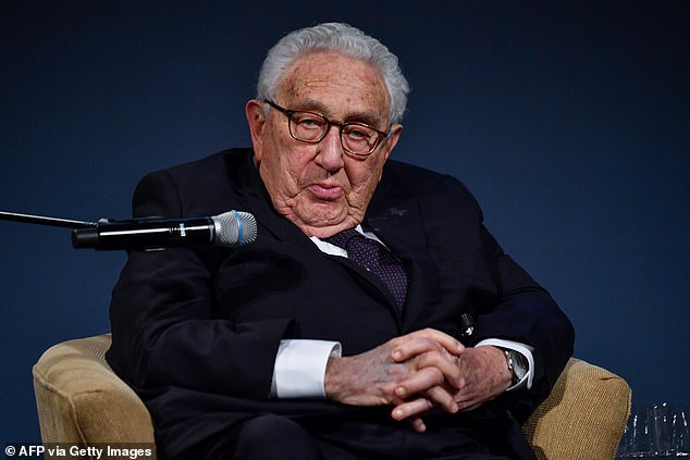 Paralajmërimi i Kissinger: Koronavirusi mund të shkaktojë një “katastrofë ekonomike”