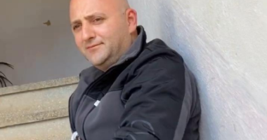 Pas sherrit me dorezë hekuri, Ledio Lako shfaqet duke ngrënë “fshatçe”: Latë nam…