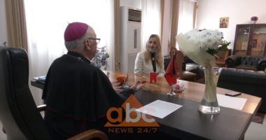 Pashkë në karantinë, Arqipeshkvi George Frendo uron shqiptarët për paqe në këtë kohë pandemie