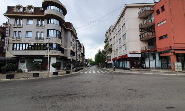 Peja futet në karantinë, nis hetimi për personat që kanë marrë pjesë në një varrim