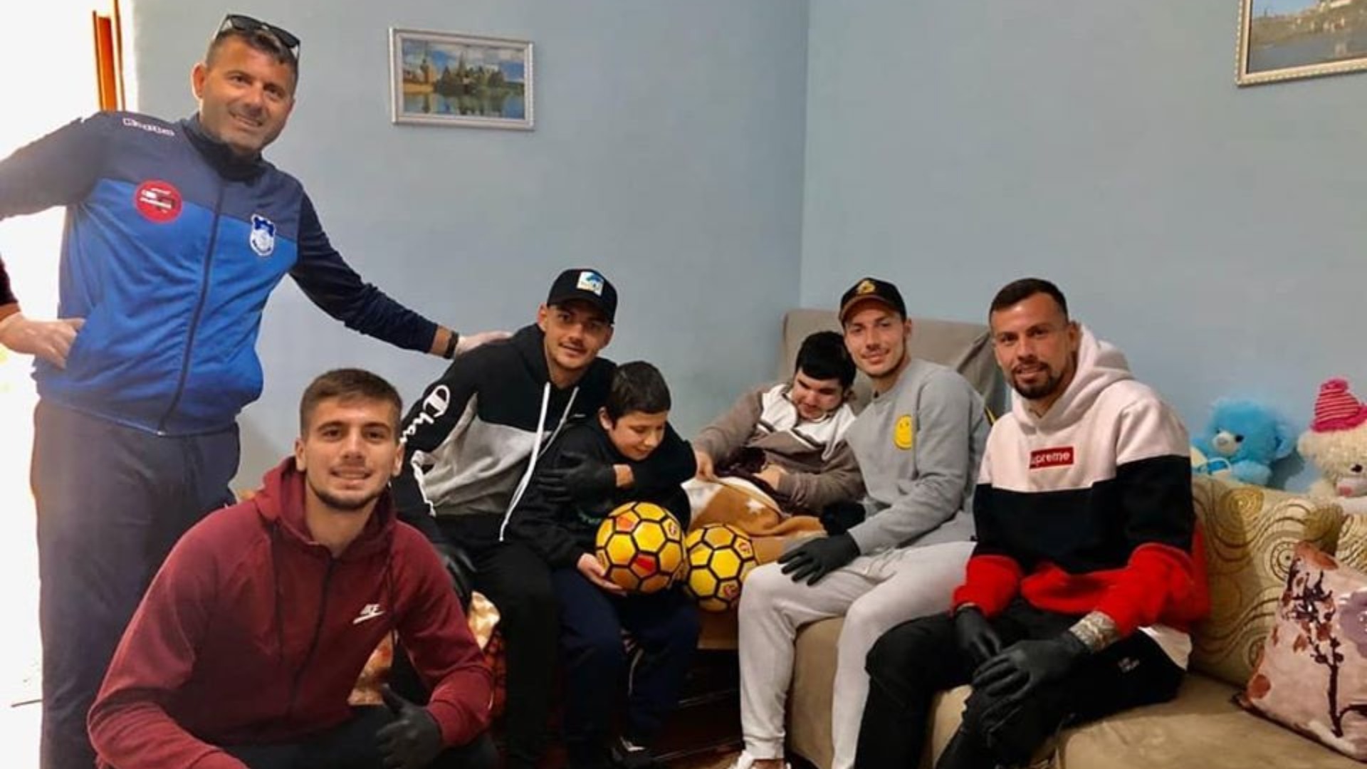 Gjest i bukur i futbollistëve të Teutës, ndihmojnë familjen në nevojë