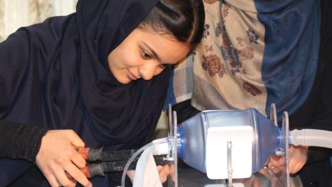 Afganistan, ndërtohen ventilatorë me pjesë makinash për pacientët me Covid 19