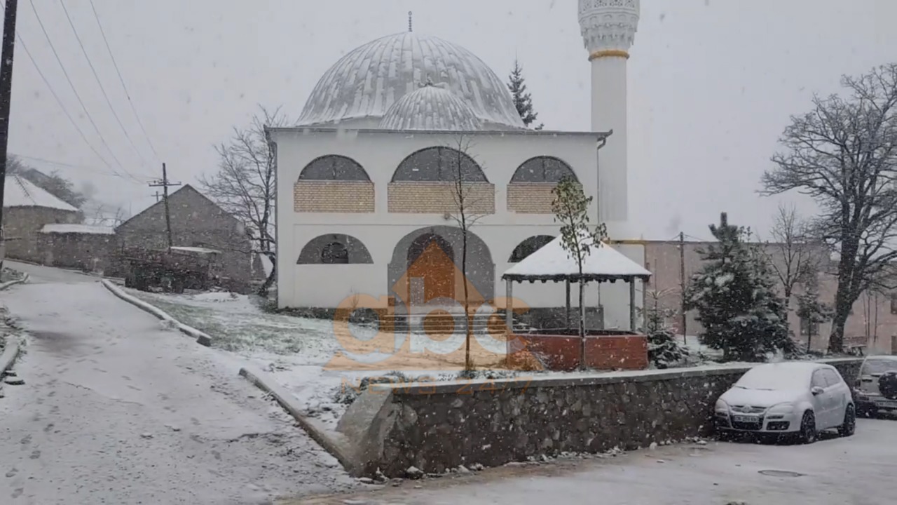 Kapriçot e motit, pas temperaturave të larta Shishtaveci zbardhet nga dëbora