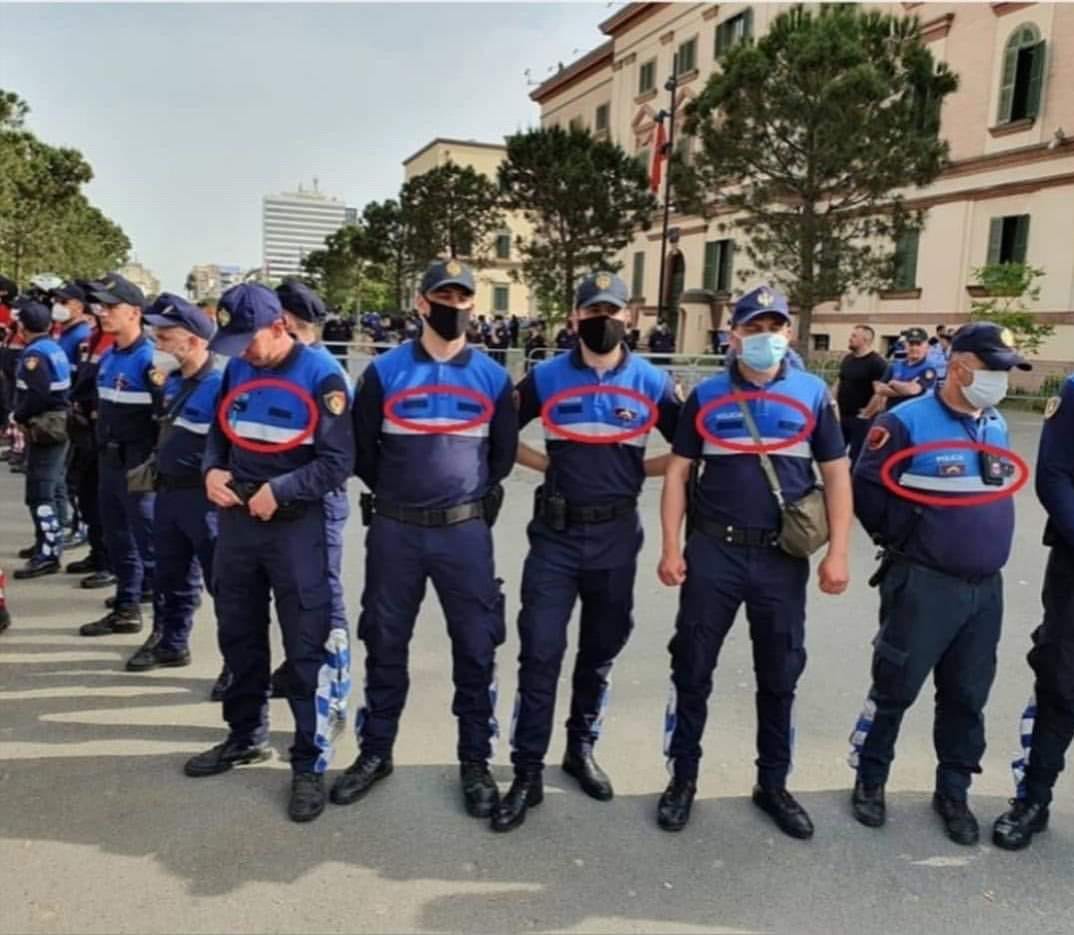 Ish-ministri socialist: Fotografoni policët pa ID, ditën janë me uniformë, natën futen në Facebook