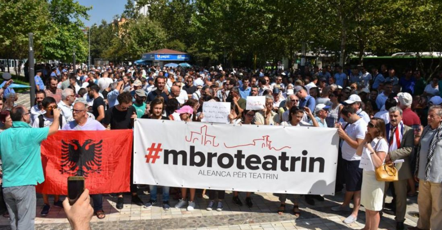 Albania/ Today, the second protest after the demolition of the National Theater