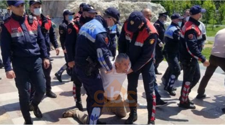 Albanian protest against isolation