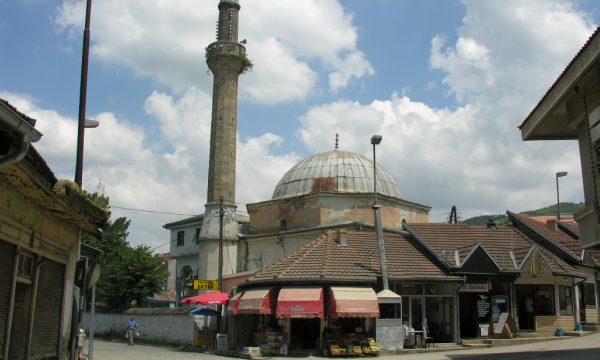 Falën Namazin e Bajramit në xhami, policia merr masë për 30 persona nga Kaçaniku