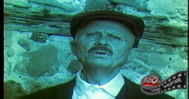 “Si më zunë me “dashnoren” brenda në teatër”, rrëfimi i aktorit Koço Qendro