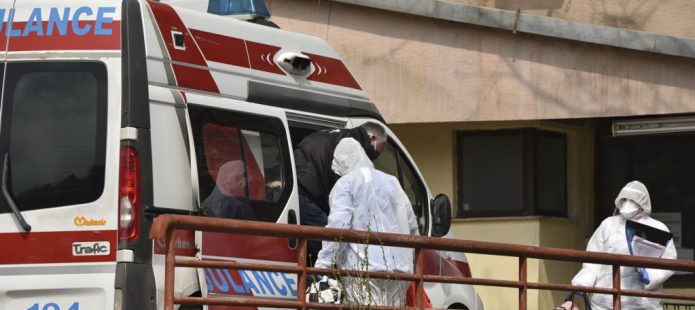 Shtatë të infektuar dhe një viktimë nga koronavirusi brenda ditës në Maqedoninë e Veriut