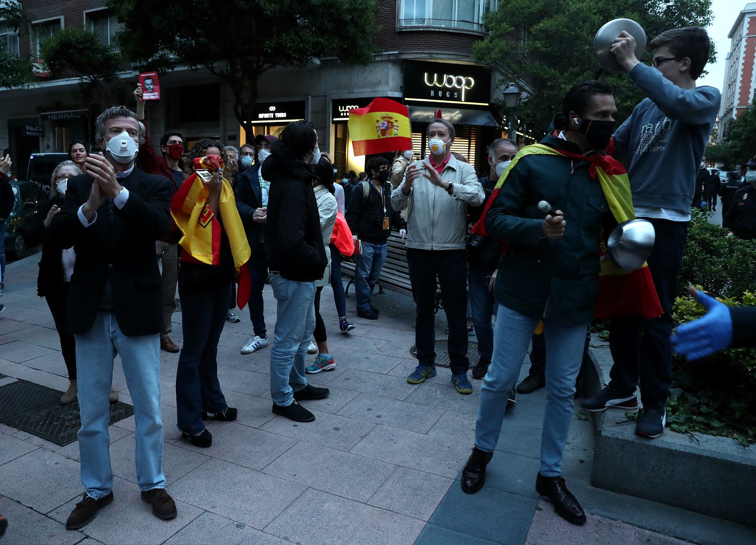 102 viktima në 24 orë, banorët protestojnë kundër masave të marra nga qeveria spanjolle