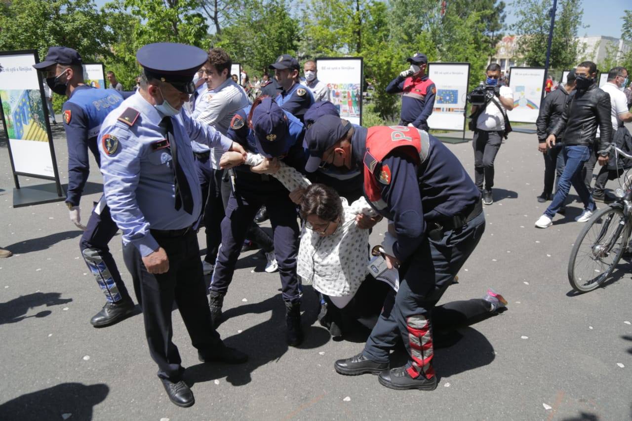 Avokati i Popullit reagon për përplasjet në “Sheshin Shkënderbej”: Të evitohen reagimet ekstreme