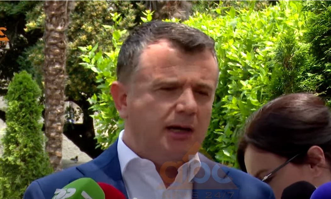 “Teatri nuk i shërbente askujt”, Balla: Kam shkuar me djalin tim, por pas shfaqjes ai u sëmur