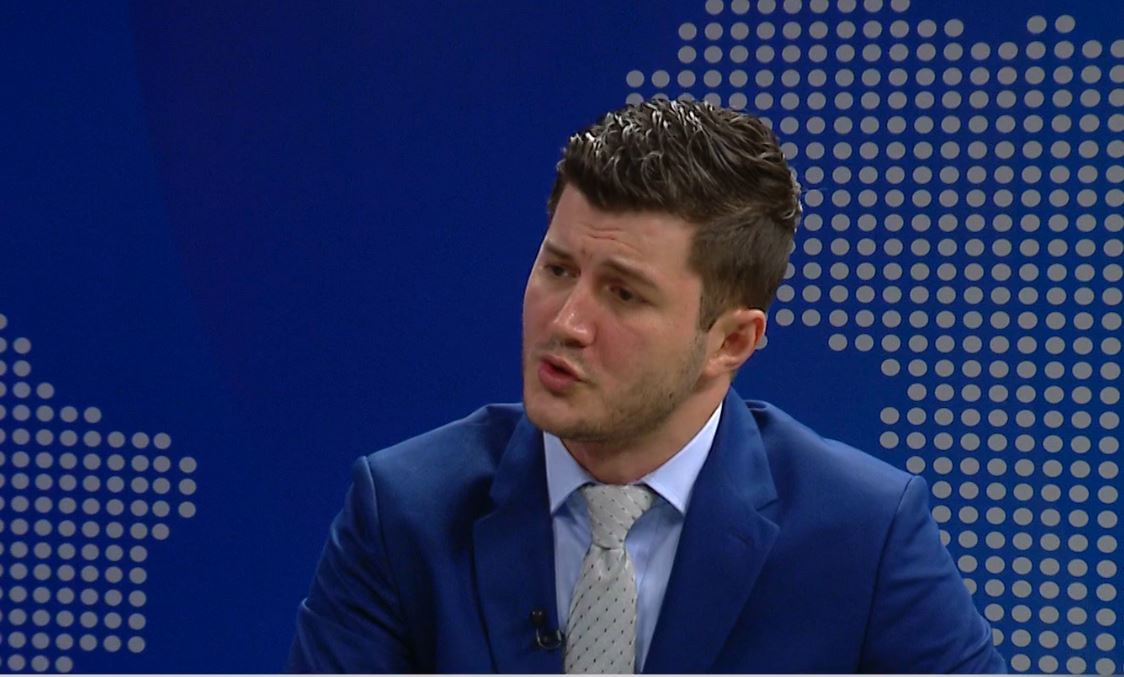 Juristi në ABC News: Kalimi i teatrit në pronësi të bashkisë hapi i parë, “topi” tek qytetarët