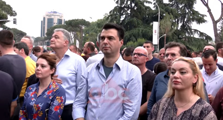 Protesta për teatrin, procedohen Lulzim Basha dhe Monika Kryemadhi