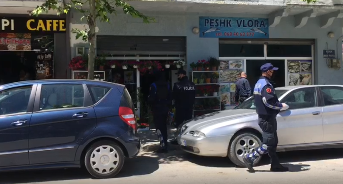 Grabitje në Fier, tre persona hyjnë në dyqan dhe marrin paratë