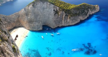 Greqia hap plazhet të shtunën, rregullat e rrepta që do të aplikohen