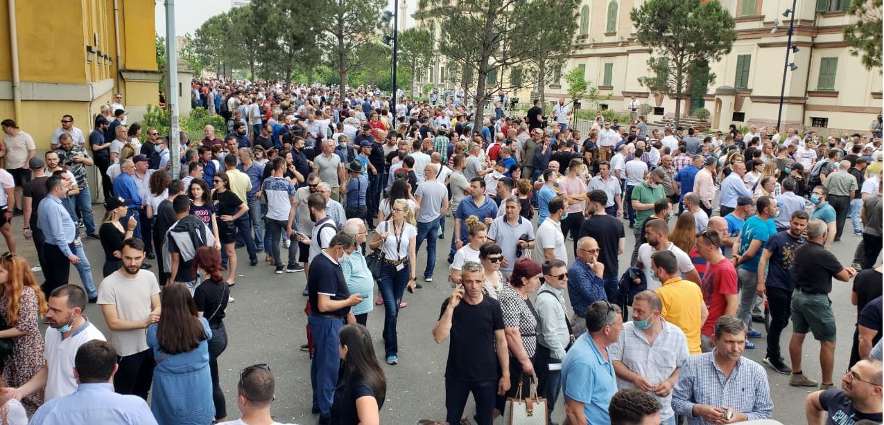 Protesta për shembjen e Teatrit, 1 000 policë, RENEA dhe anti-terrori në gatishmëri