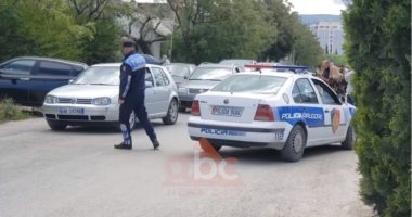 Vrau fqinjin me shkop bejsbolli, arrestohet pas veprimit të çuditshëm autori