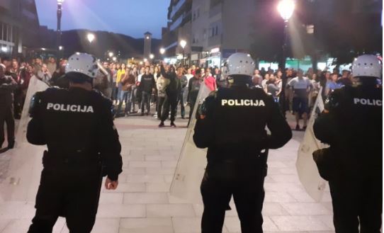 Protestë për arrestimin e 8 priftërinjve në Mal të Zi, gjatë përleshjes plagosen 4 policë