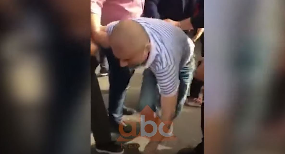 Përplasje e ashpër mes policisë dhe qytetarëve