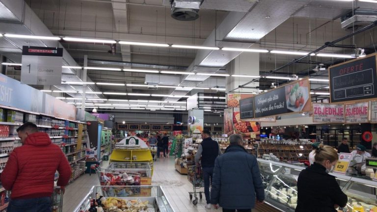 Rritja e shifrave, ISHP këshillon qytetarët: Merrni ushqime për 1 javë, mbani distancë