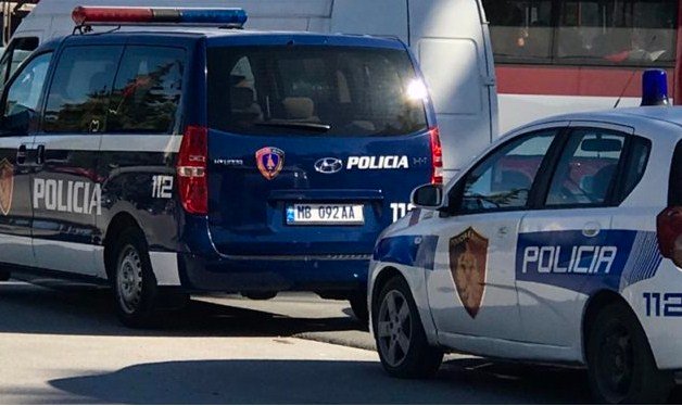 Aksident në Tiranë, plagoset 27-vjeçari
