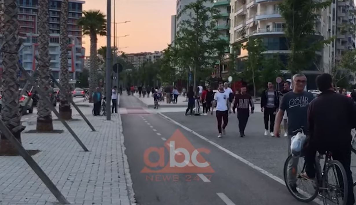 VIDEO/ Nga sot zonë e gjelbër, vlonjatët dynden në shëtitore