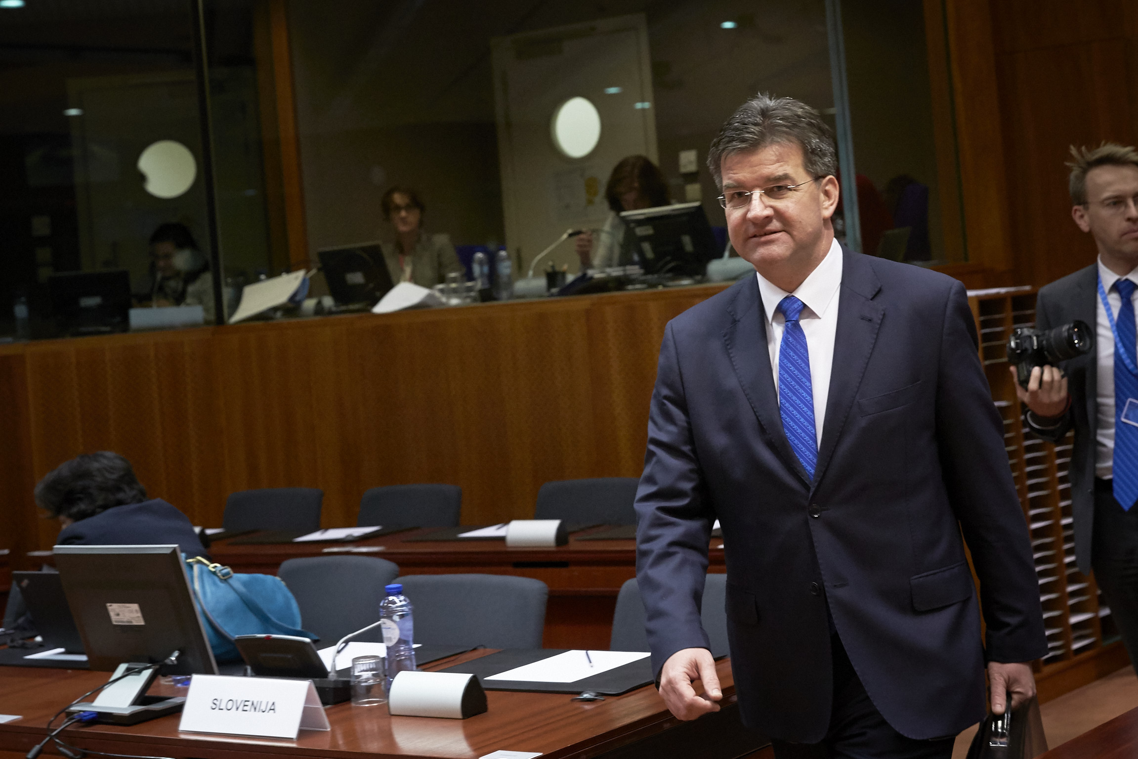 Lajcak bllokohet në Zyrih, Tirana “pengon” mbërritjen e tij në Prishtinë