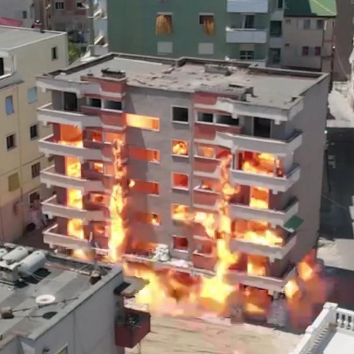 VIDEO/ Shpërthimi me eksploziv i pallatit, dëmton banesat e tjera në Durrës