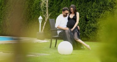 Jonida Vokshi dhe Besnik Krapi bëhen prindër, zbulojnë emrin e bebit