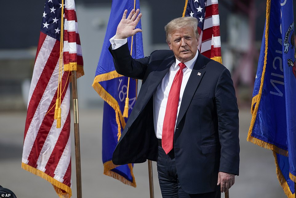 “Duhet të bëhet shembull”, senatorët republikanë nxisin Trump-in që të mbajë maskë