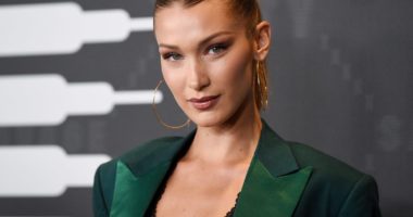 Modelja nxjerr në shitje çizmet 10 mijë dollarëshe për të luftuar racizmin