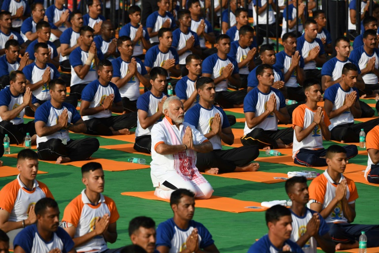 Kryeministri Indian: Bëni yoga, është një mbrojtje e sigurt kundër Covid