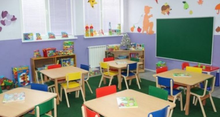 Edukatorja e çerdhes në Kosovë e dyshuar për COVID -19, testohen edhe 30 fëmijë