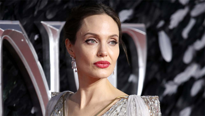 Angelina Jolie jep 200 mijë $ për të luftuar diskriminimin racor