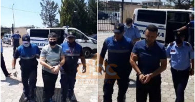 Me pranga në duar, dalin para gjykatës dy mjekët që kuruan në fshehtësi Eduard Lamajn