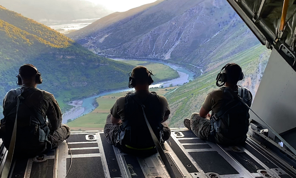 Pas operacioneve të NATO-s, ambasadorja amerikane poston foton mahnitëse nga natyra shqiptare