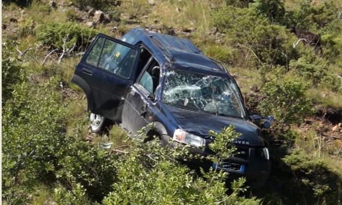 Makina bie në greminë në Pukë, humb jetën shoferi! Shpëtojnë për mrekulli gruaja dhe fëmija