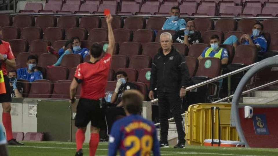 Rrengu ndaj arbitrit e merr në qafë, pse u ndëshkua trajneri i Leganes