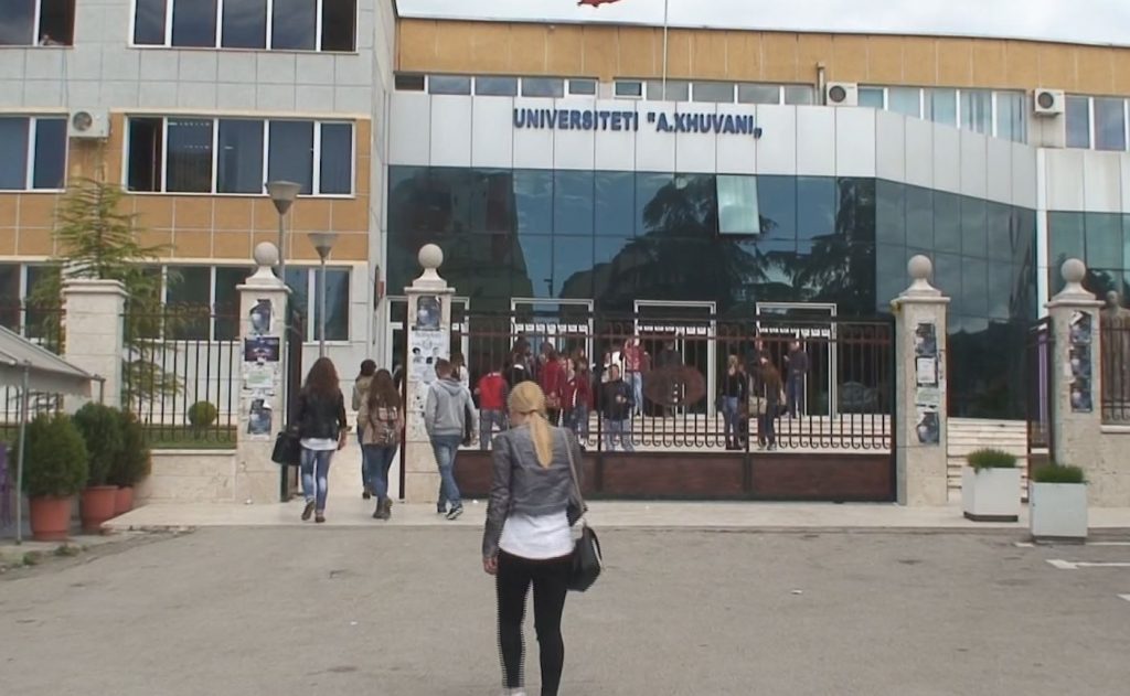Konfirmohet me Koronavirus një studente në Elbasan