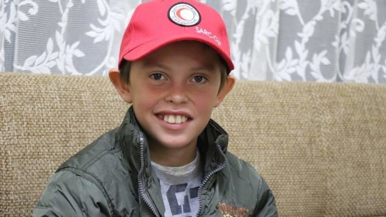 Alvin Berisha kthehet në Shqipëri, si ka ndryshuar vogëlushi që u shpëtua nga kampi i ferrit