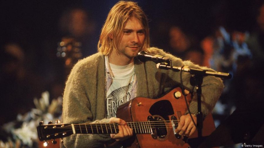 Kitara e legjendës Kurt Cobain shitet për çmimin marramendës
