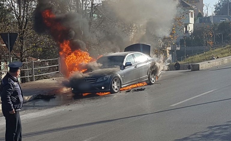 Merr flakë makina në “Tiranë-Elbasan”