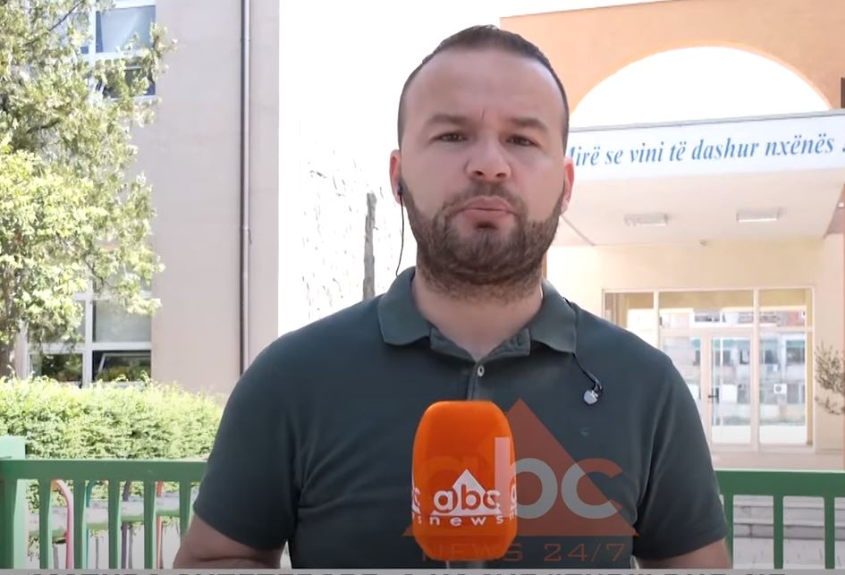 Maturantët u drejtohen bankave për provimin e Matematikës, premtojnë t’i rikthehen protestave