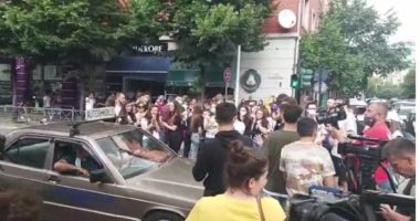 Maturantët bllokojnë rrugën para Ministrisë së Arsimit: Jo talljes me djersën tonë