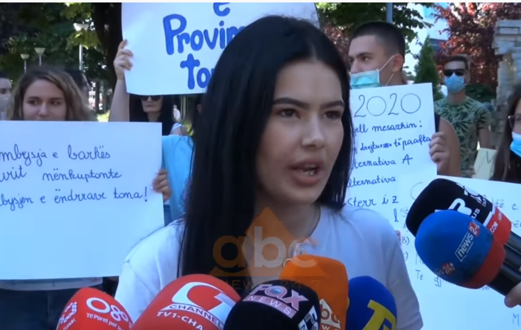 Maturantët e Shkodrës në protestë: Bojkotim nëse nuk përmbushen kërkesat tona