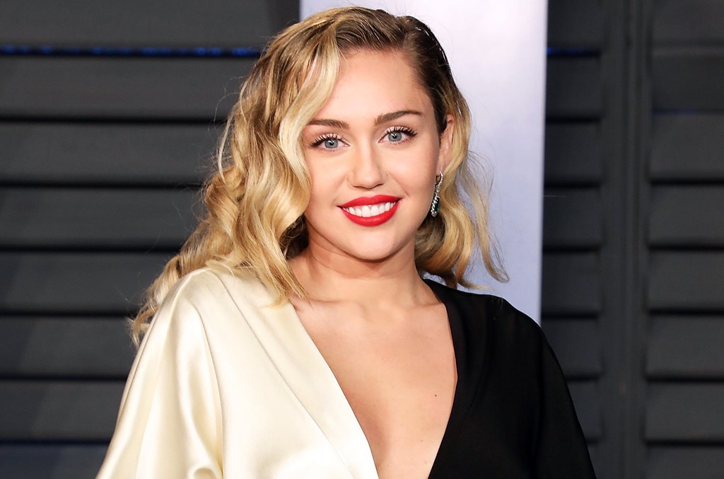 6 muaj larg lëndëve narkotike, Miley Cyrus flet për arsyen që e çoi drejt këtij vendimi